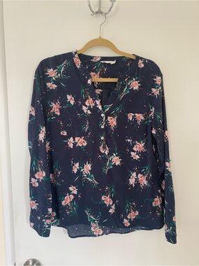 Carve Designs Navy Floral Button-Front Top Organic Cotton Medium *small hole*